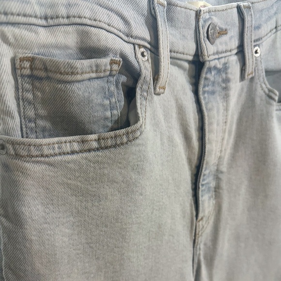 Levi's High Waisted Taper Jeans - Size 28 - Light Wash - Picture 5 of 9